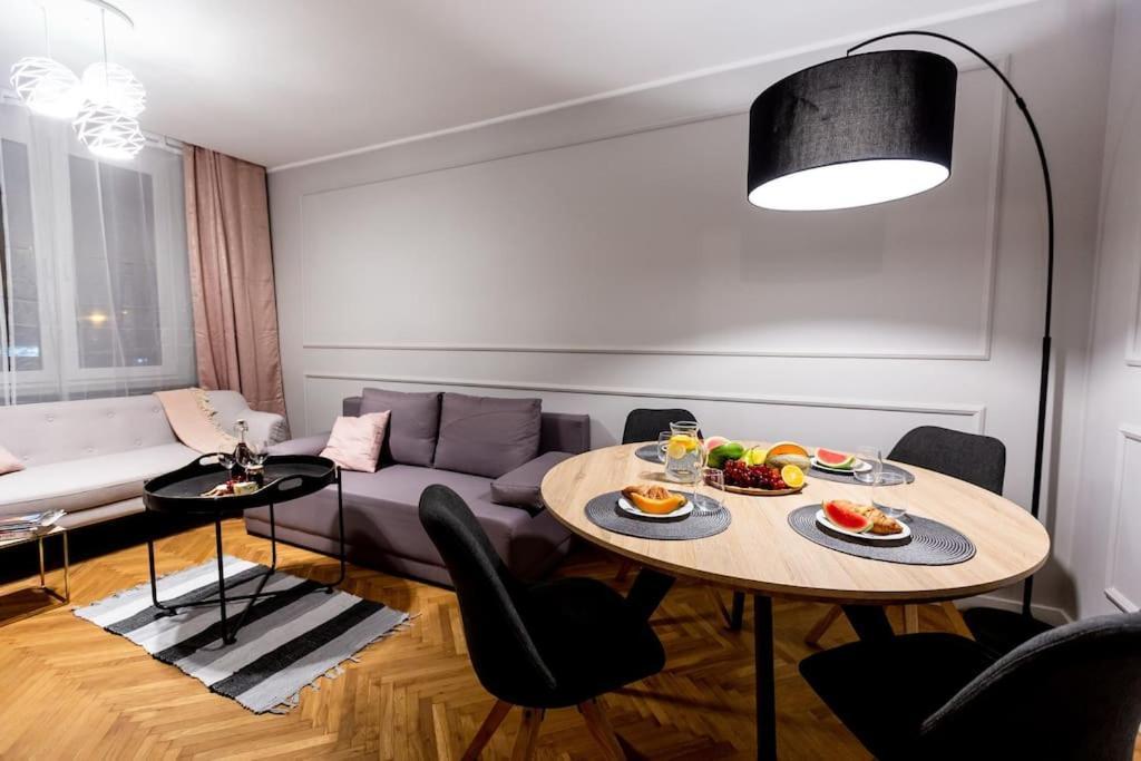 Appartamento Elegant, Comfortable In The Heart Of Warsaw! Esterno foto