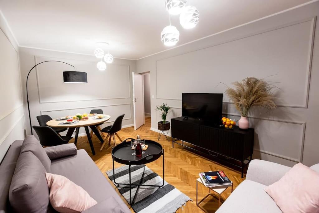 Appartamento Elegant, Comfortable In The Heart Of Warsaw! Esterno foto